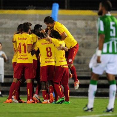  

NOVO HAMBURGO,BRASIL,RS - 18/02/2014 - Campeonato Gaúcho - 9ª rodada - Inter x Juventude no estádio do Vale, em Novo Hamburgo.FOTO:RICARDO DUARTE/AGÊNCIA RBS)
Jogador Charles Aránguiz faz o segundo gol para o Inter de falta 
Indexador:                                 