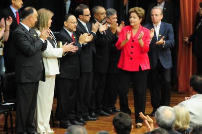  

CAIXAS DO SUL , RS , BRASIL , 20-02-2014- Em Caxias, Dilma entrega equipamentos a municípios gaúchos e abre a Festa da Uva ( FOTO : ADRIANA FRANCIOSI/AGENCIA RBS / GERAL ) 