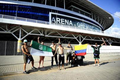  

PORTO ALEGRE/RS/BRASIL-  Colombianos chegam a Porto Alegre para a partida de Grêmio e Atletico Nacional, da Colômbia, que acontece na terça, dia 25/2, às 22h. Eles contam com a ajuda de moradores do entorno da Arena para hospedagem e se sustentam vendendo pulseiras, água, doces. Eles acompanham o time sempre. Vêm de Bogotá, na Colômbia, de carona e em duplas.  ( Marcelo Oliveira - Diário Gaúcho).