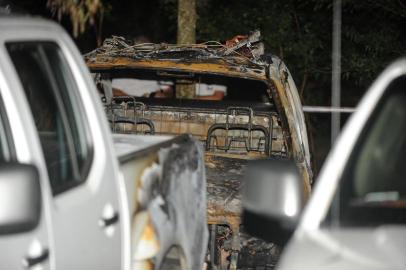  

PORTO ALEGRE, RS, BRASIL, 25-02-2014: Um incêndio atinge o pátio da Academia de Polícia Militar em Porto Alegre na noite desta segunda-feira. Conforme o capitão Marcos Paz, do 1º Comndo Regional de Bombeiros, dez viaturas da Brigada Militar teriam sido consumidas pelas chamas. Quatro delas teriam sido totalmente destruídas e as outras quatro, parcialmente. (Foto: Diogo Zanata/Especial, GERAL)