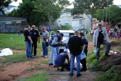  

Porto Alegre 28/02/2014  triplo homicidio , trez mortos no morro Santa Teresa , CREDITO / LUIZ ARMANDO VAZ / DIARIO GAUCHO.