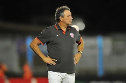  

NOVO HAMBURGO, RS, BRASIL, 28-02-2013: O técnico Abel Braga, do Inter, comanda o jogo INTERNACIONAL X ESPORTIVO, no estádio do vale, pelo campeonato gaúcho de futebol. (Foto: Bruno Alencastro/Agência RBS, ESPORTES)