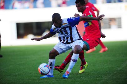  

CAXIAS, RS, BRASIL, 02/03/2014. Caxias x Passo Fundo, jogo válido pela décima primeira rodada do campeonato Gaúcho (Gauchão 2014) e realizado no estádio Centenário em Caxias do Sul. (Porthus Junior/Pioneiro)