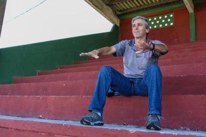 Toquinho, técnico do São Paulo de Rio Grande, estádio Aldo Dapuzzo. 