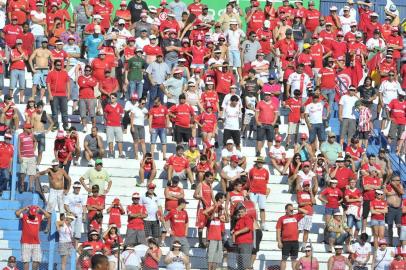  

SÃO LEOPOLDO, RS, BRASIL - 09-03-2014 - Aimoré e Inter.  Partida no Estádio Cristo Rei, em São Leopoldo (FOTO: LAURO ALVES/AGÊNCIA RBS, ESPORTE)