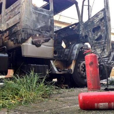 incêndio caminhão canoas rdgol