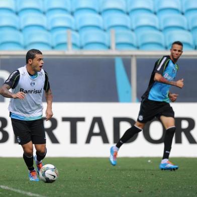  

PORTO ALEGRE, RS, BRASIL, 12-03-2014 : Treino do Grêmio para o jogo pela Libertadores da América da Arena. Na foto: Edinho. (Foto: BRUNO ALENCASTRO/Agência RBS, Editoria Esportes)