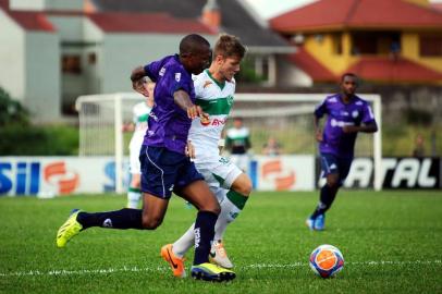  

SÃO LEOPOLDO, RS, BRASIL, 16/03/2014. Partida válida pela última rodada da primeira fase do Gauchão 2014, entre Aimoré e Juventude no estádio Cristo Rei. (Diogo Sallaberry/Pioneiro)