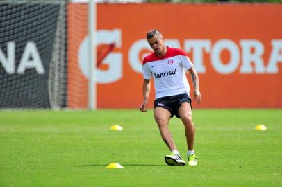  

PORTO ALEGRE, RS, BRASIL, 28-01-2014 : Treino do Internacional. Na foto: D'Alessandro. (Foto: BRUNO ALENCASTRO/Agência RBS, Editoria Esportes)