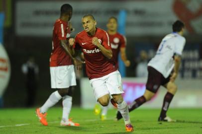  

NOVO HAMBURGO,BRASIL,RS - 26/03/2014 - Gauchão - Semifinal, Inter x Caxias no estádio do Vale.(FOTO:DIEGO VARA/AGÊNCIA RBS)
Jogador Wllington Paulista abre o placar