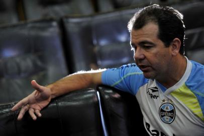  

PORTO ALEGRE,RS,BRASIL - 31-01-2014. Entrevista exclusiva com o técnico do Grêmio Enderson Moreira. Fazer fotos de perfil, de frente, de gestos dele. (FOTO: LAURO ALVES/AGENCIA RBS/ESPORTE)