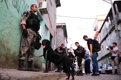 Forças de segurança ocupam Complexo da Maré, no Rio de Janeiro