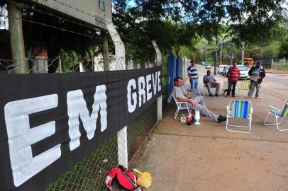 Cerca de 60% dos funcionários da CEEE de Santa Maria entraram em greve na segunda-feira