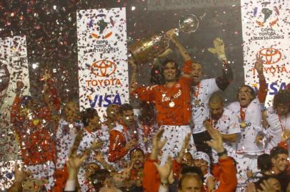 *** Valdir Friolin - Inter comemora2 ***
Internacional empata em 2 a 2 com o São Paulo no estádio Beira-Rio e conquista a Copa Libertadores da América 2006 pela primeira vez.
Capitão Fernandão levanta a taça.