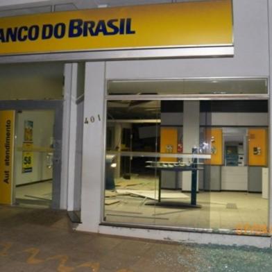  

Bando explode agência bancaria do Banco do Brasil em Barros Cassal, 07042014