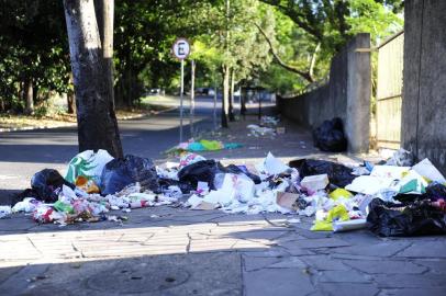  

Lixo na rua Marechal José Inácio da Silva.