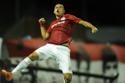  

NOVO HAMBURGO,BRASIL,RS - 26/03/2014 - Gauchão - Semifinal, Inter x Caxias no estádio do Vale.(FOTO:DIEGO VARA/AGÊNCIA RBS)
Jogador Wellington Paulista abre o placar para o Inter