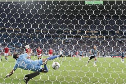  

PORTO ALEGRE , RS , BRASIL , 10-04-2014 - Libertadores da América, Grêmio x Nacional (URU) na Arena.(Foto : JEFFERSON BOTEGA/ Agencia RBS )
Jogador Barcos abre o placar fazendo gol de pênalti, Grêmio 1 x 0 Nacional-URU