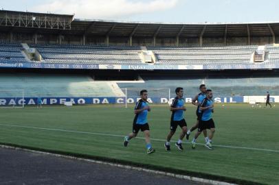 Treino do Grêmio no Olímpico.  No lance, Ramiro, Riveros, Pará e Werley.