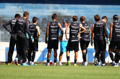 Enderson Moreira em treino no Olímpico, fala aos jogadores do Grêmio