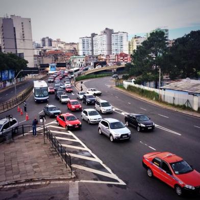 colisão - táxis - rodoviária - porto alegre - rdgol