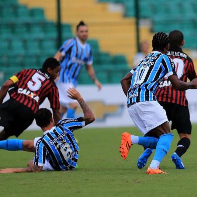  

Florianópolis, SC, Brasil, 20/04/2014.
Atlético PR x Grêmio, válido pelo campeonato Brasileiro da Série A 2014 no estádio Orlando Scarpelli em Florianópolis.