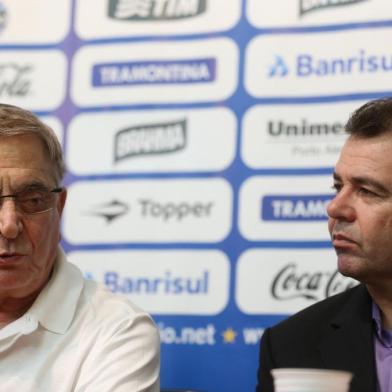  

PORTO ALEGRE, BRASIL, 16-12-2013 - O presidente Fábio Koff apresenta Enderson Moreira como novo técnico do Grêmio, no estádio Olímpico.(FOTO: RICARDO DUARTE/ AGÊNCIA RBS)
Indexador: R.DUARTE