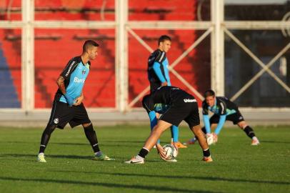  

BUENOS AIRES, ARGENTINA, 22-04-2014: Foto do treino do Grêmio para a partida contra o San Lorenzo plea Libertadores. Enderson Moreira poderá mandar a campo contra o San Lorenzo, nesta quarta-feira, aqui em Buenos Aires, um time bem diferente do imaginado pela torcida. Essa foi a impressão que restou do treino de reconhecimento do gramado do Nuevo Gasómetro, nesta terça. Numa atitude inusitada, ele só usou 10 jogadores na formação principal. (Foto: Cristiano Oliveski/Grêmio, Divulgação, ESPORTES)