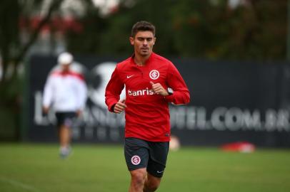  PORTO ALEGRE, RS , BRASIL , 23-04-2014 - Treino do Inter no Beira-rio.(FOTO: RICARDO DUARTE/AGÊNCIA RBS)Jogador Alex