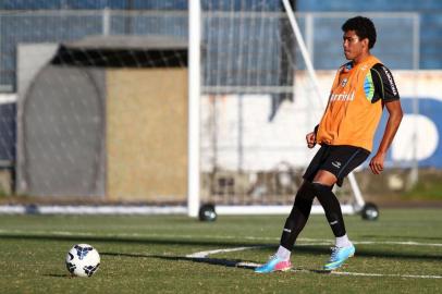 Breno, lateral-esquerdo do Grêmio