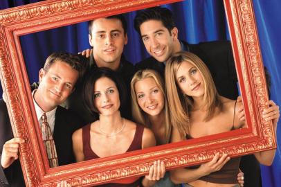 TO GO WITH STORY TITLED EMMYS**FILE**Actors, from left, Matthew Perry, Courteney Cox Arquette, Matt LeBlanc, Lisa Kudrow, David Schwimmer and Jennifer Aniston of NBC's comedy series "Friends" pose in this undated publicity photo. The show, which received 11 Emmy nominations, is a frontrunner for the best comedy award to be presented on Sunday, Sept. 22. (AP Photo/NBC, Jon Ragel Fonte: AP Fotógrafo: JON RAGEL