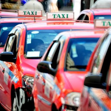  PORTO ALEGRE, RS, BRASIL, 23/01/2013, 13:00hs. Serviço de taxi em Porto Alegre . (Foto: FERNANDO GOMES/ ZERO HORA).