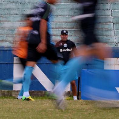  

PORTO ALEGRE - RS , BRASIL , 01.05.2014 - Treino do Grêmio no estádio Olímpico.(FOTO:MAURO VIEIRA /AGÊNCIA RBS)
Técnico Enderson Moreira