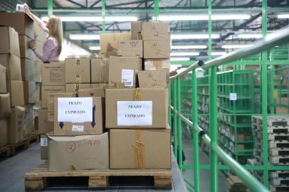 PORTO ALEGRE, RS, BRASIL. Medicamentos guardados no Almoxarifado Central da Secretaria Estadual da Saúde. Entre 2005 e 2010, quase 60 mil quilos de medicamentos perderam a validade nos estoques estaduais.
Foto: Diego Vara/Agência RBS