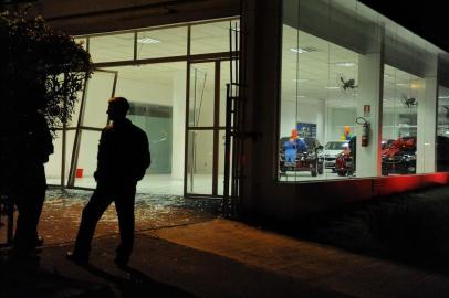  

PORTO ALEGRE, RS, BRASIL, 06-05-2014: Assalto na revenda de carros Simpala Chevrolet da Avenida Ipiranga. (Foto: Diogo Zanatta/Especial, POLÍCIA)