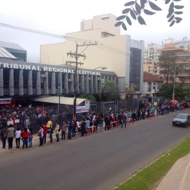 TRE - fila - título de eleitor - rdgol - 07/05/2014