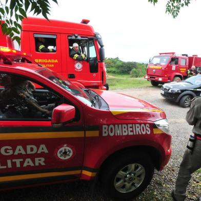  

SANTA MARIA , RS , BRASIL , 07/05/2014
Três viaturas dos bombeiros foram ate o bairro Por-do-Sol em Santa Maria devido a um trote telefonico. 
FOTO JEAN PIMENTEL/ AGÊNCIA RBS, GERAL 