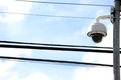  JARAGUÁ DO SUL, SC, BRASIL, 20-02-2014: Manutenção das câmeras de segurança em Jaraguá ¿ a necessidade de manutenção de parte das 40 câmeras de segurança que estão espalhadas por Jaraguá foi tema de reunião esta semana entre o vereador Arlindo Rincos  e comandante do 14º Batalhão da Polícia Militar, tenente Coronel José Luiz Gonçalves da Silveira, e representantes da Associação de Moradores dos Bairros Braço Ribeirão Cavalo e Jaraguá 84. (FOTO: GERMANO RORATO/AGÊNCIA RBS, GERAL)