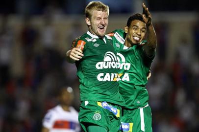 PARANÁ CLUBE X CHAPECOENS

PR - SÉRIE B/PARANÁ CLUBE X CHAPECOENSE - ESPORTES - Alemão, do Chapecoense, comemora seu gol durante partida contra o   Paraná Clube, válida pela 35ª rodada do Campeonato     Brasileiro da   Série B, realizada no Estádio Durival de Britto e Silva,     em Curitiba   (PR), neste terça-feira (12).    12/11/2013 - Foto: HEULER ANDREY/ESTADÃO CONTEÚDO

Editoria: ESPORTES
Local: CURITIBA
Indexador: HEULER ANDREY
Fotógrafo: ESTADÃO CONTEÚDO