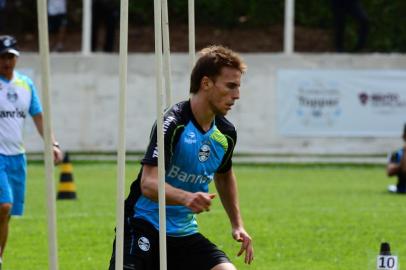 BENTO GONÇALVES, RS, BRASIL - 13-01-2014 - Pré-temporada do Grêmio em Bento. Treino físico, jogador Bressan (FOTO: TADEU VILANI/AGÊNCIA RBS, ESPORTE)