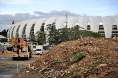  

PORTO ALEGRE, RS, BRASIL, 09-05-2014: Obras no entorno do estádio Beira-rio para Copa do Mundo.(Foto: CARLOS MACEDO/ AGENCIA RBS)