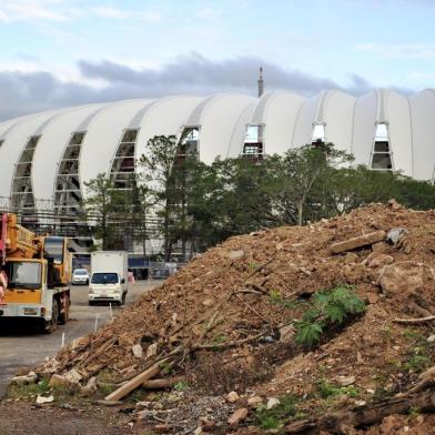  

PORTO ALEGRE, RS, BRASIL, 09-05-2014: Obras no entorno do estádio Beira-rio para Copa do Mundo.(Foto: CARLOS MACEDO/ AGENCIA RBS)