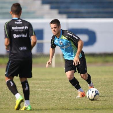  

PORTO ALEGRE, RS, BRASIL - 06-05-2014 - Treino do Grêmio no Estádio Olímpico, jogador Ramiro (FOTO: DIEGO VARA/AGÊNCIA RBS)