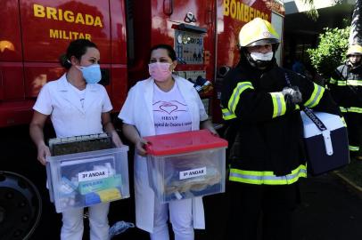 Hospital é evacuado após incêndio em hospital em Osório. A explosão de um transformador provocou um incêndio no segundo andar do Hospital São Vicente de Paula, em Osório, no Litoral Norte. As chamas, que começaram por volta das 10h, já foram controladas, e bombeiros realizam o rescaldo no prédio.