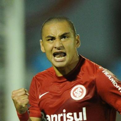  

NOVO HAMBURGO,BRASIL,RS - 26/03/2014 - Gauchão - Semifinal, Inter x Caxias no estádio do Vale.(FOTO:DIEGO VARA/AGÊNCIA RBS)
Jogador Wllington Paulista abre o placar