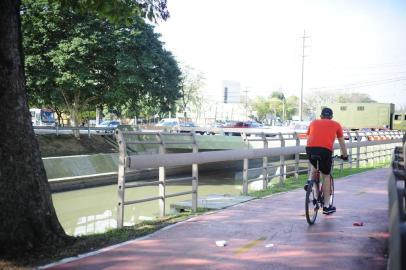  

ZH Menino Deus testa a ciclovia da Avenida Ipiranga, na Capital.
Trecho entre a Getúlio Vargas e a Erico Verissimo.