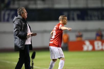  

CAXIAS DO SUL, RS, BRASIL, 25-05-2014 - Brasileirão - 7ª Rodada, Inter x Cruzeiro no estádio Centenário.(FOTO:FÉLIX ZUCCO / AGENCIA RBS)
Técnico Abel Braga e jogador D'Alessandro