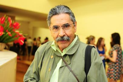  

PORTO ALEGRE, RS, BRASIL, 05-12-2013. Olívio Dutra. Abertura da mostra ZERO, coletânea de 24 artistas europeus e latino americanos, na Fundação Ibere Camargo.  (Foto Andréa Graiz/Agência RBS, Rede Social).