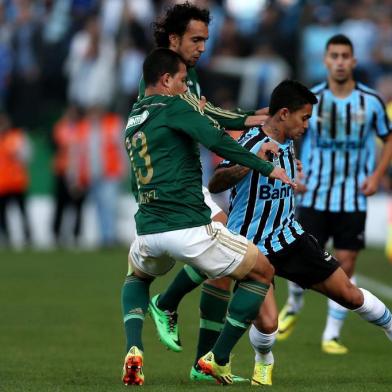  

CAXIAS DO SUL, RS, BRASIL ¿ 01-06-2014 - Grêmio enfrenta o Palmeiras pela nona rodada do Campeonato Brasileiro, no Estádio Alfredo Jaconi, em Caxias do Sul. (FOTO: BRUNO ALENCASTRO/AGÊNCIA RBS)