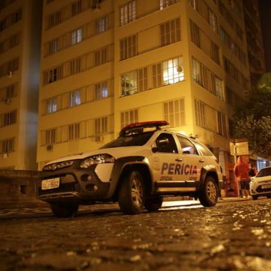 PORTO ALEGRE, RS, BRASIL ¿ 01-06-2014 - Mãe é morta a facada pela filha na Rua Duque de Caxias, em Porto Alegre